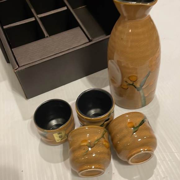 NWT Beautiful Tougei Saki Set Japanese Ceramic Saki Set 5 Piece - Picture 5 of 15